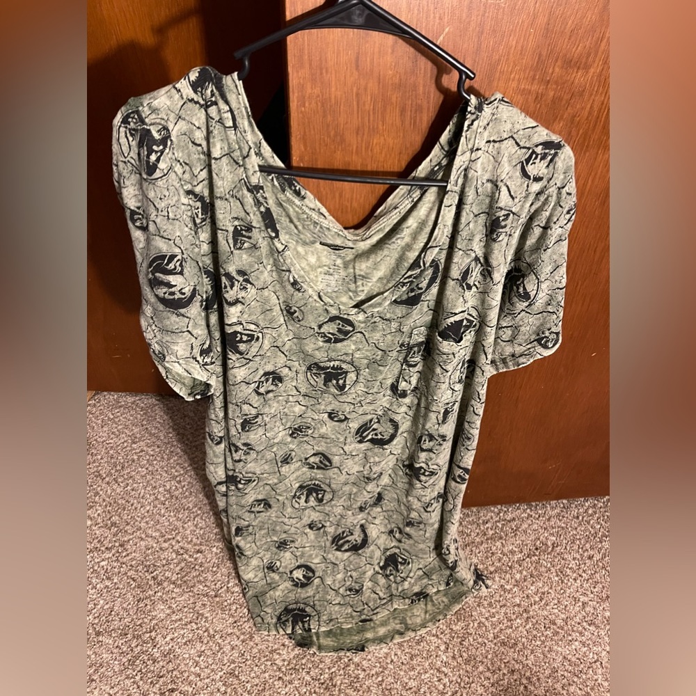 Jurassic park shirt size 3x from torrid